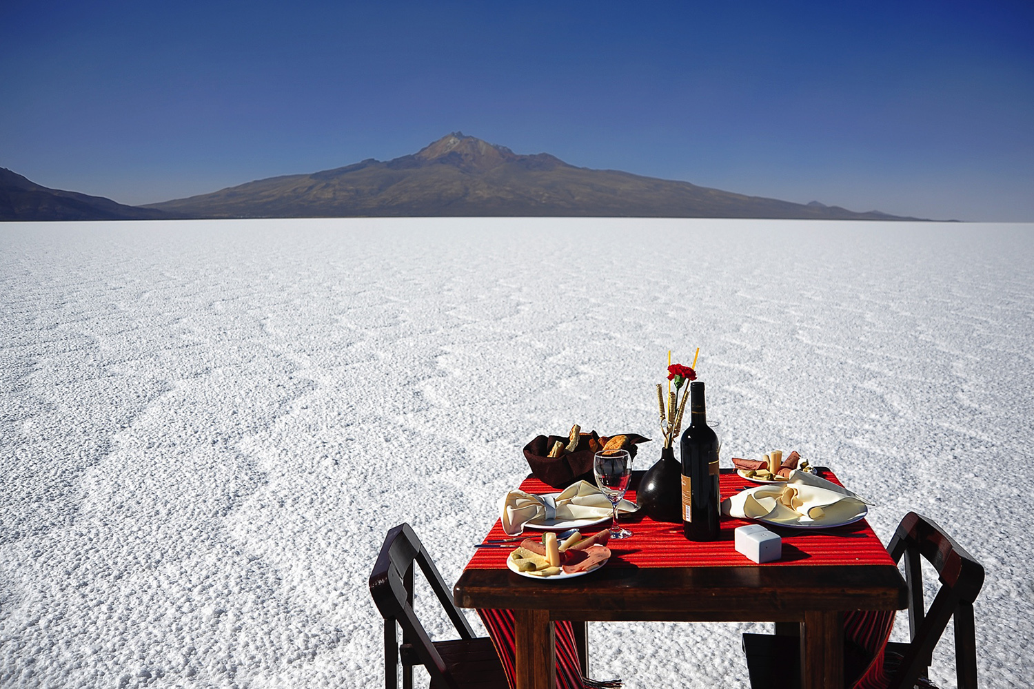 ALMUERZO-EN-EL-SALAR