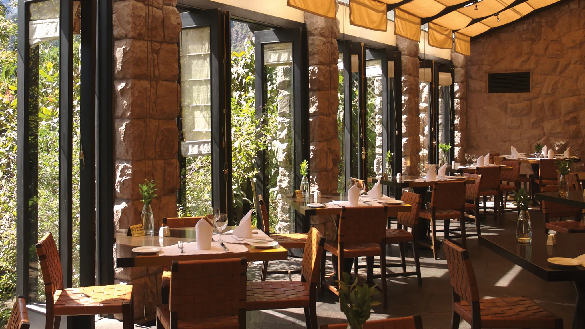 Restaurant-BelmondSanctuaryLodge-Peru-CRHotel