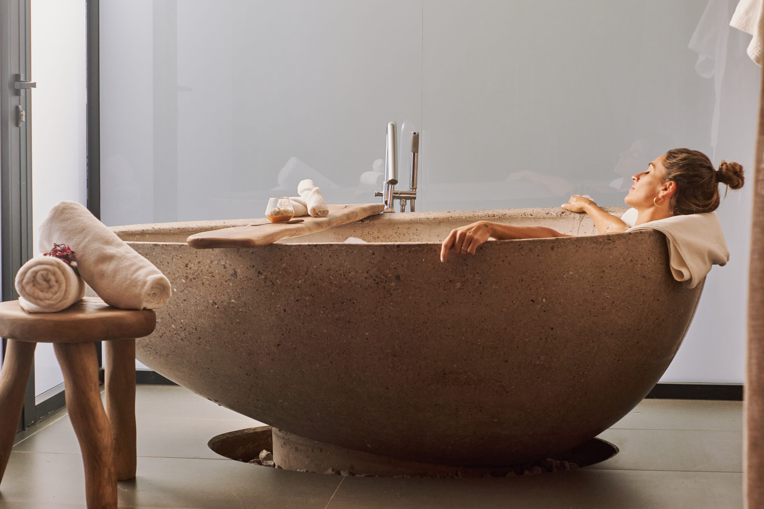 Spa Suite + Bathtub